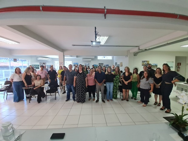 Diretores e gestores se encontram com o secretário Igor de Alvarenga, na SRE de Passos. Foto: Bianca Giannini. 